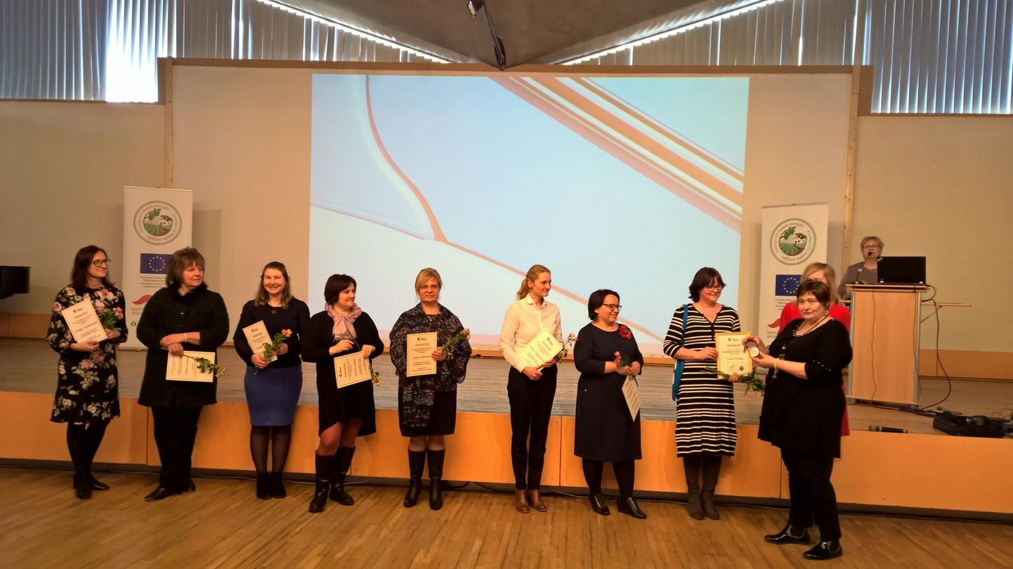 MTÜ ETNA kuulutas Jänedal välja konkursi "Ettevõtlik naine 2018" nominendid. 2018. aasta ettevõtlik naine on Sille Erala (paremalt teine), kellele ETNA esindaja Sirje Vällmann (paremal) ulatab auhinnaprossi.
