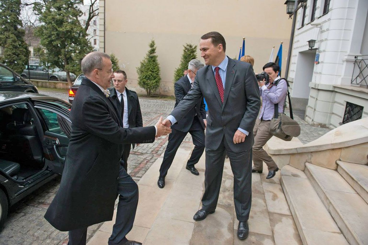 Tänaseni riigivisiidil viibiv president Toomas Hendrik Ilves kohtus välisminister Radosław Sikorskiga.