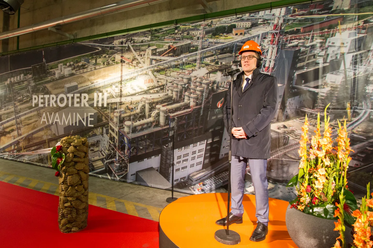 Kristen Michal pidas 2015. aasta novembris kolmanda Petroteri õlitehase avamisel kõne, milles tunnustas õlitehaste rajamist, kuna need vähendavad keskkonnamõju ja tõstavad põlevkivi kasutamise efektiivsust.