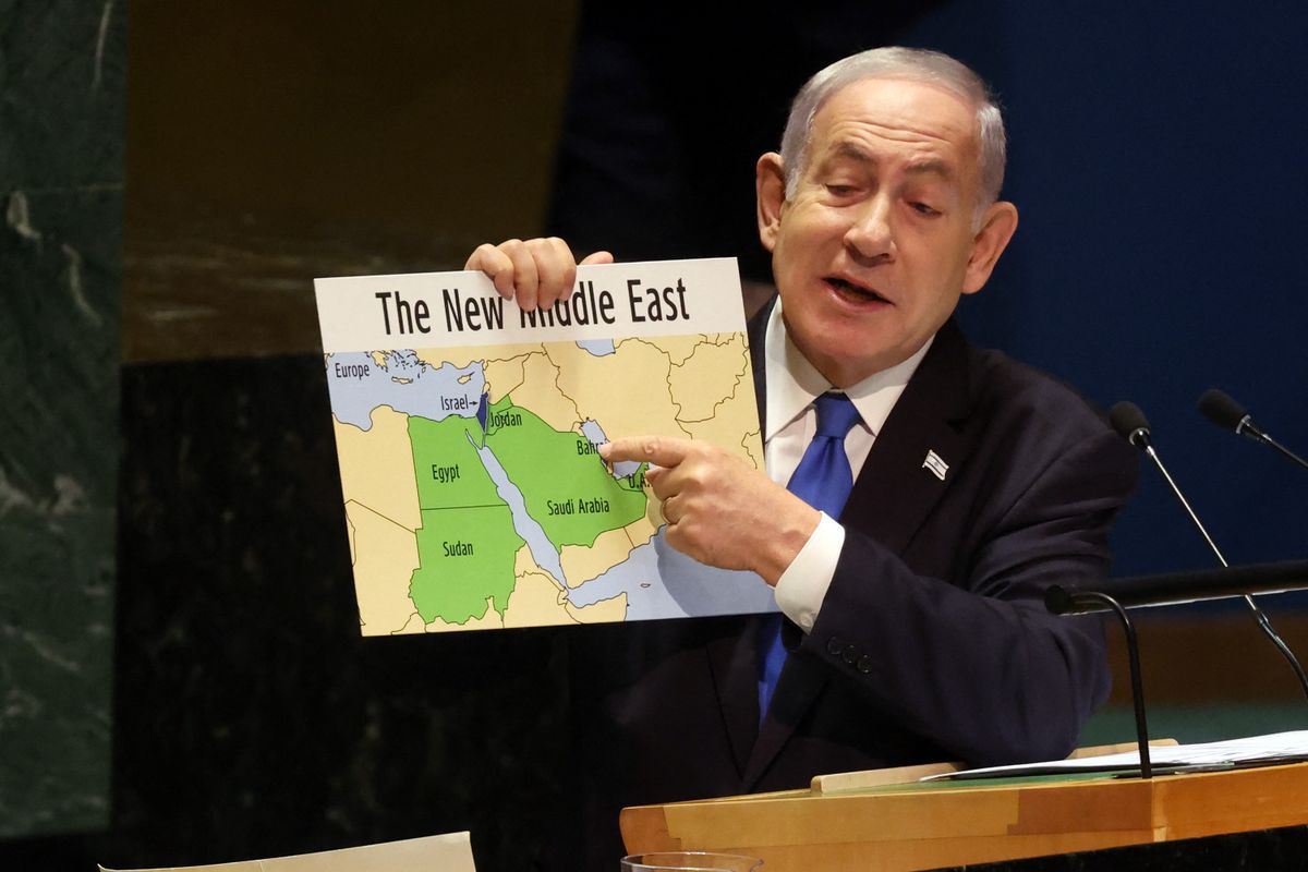 Премьер-министр Израиля Биньямин Нетаньяху, анонсировал примирение с соседями, показывая карту, где многолетние противники Израиля в регионе становятся его союзниками, Генеральная Ассамблея ООН, Нью-Йорк, США, 22 сентября 2023 года.