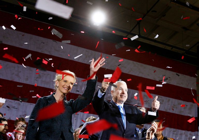 John McCain ja abikaasa Cindy tähistavad presidendinominatsiooni võitu 2008. aastal.