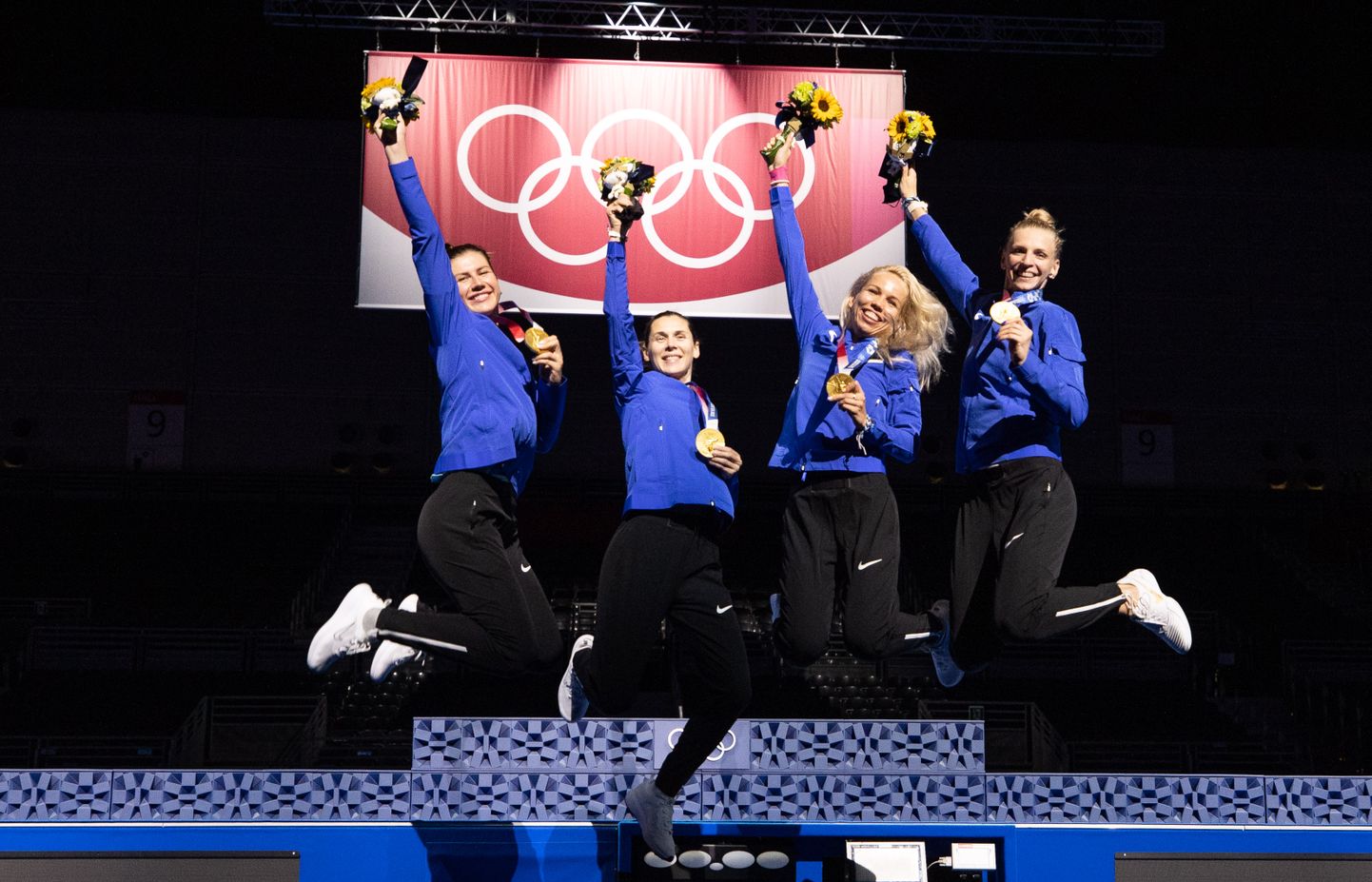 Завоевавшие олимпийское золото эстонские шпажистки Юлия Беляева, Ирина Эмбрих, Эрика Кирпу и Катрина Лехис.