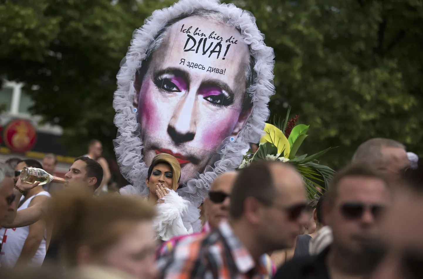 Немецкие секс-меньшинства осуждают президента РФ Владимира Путина за принятие антигейского закона.