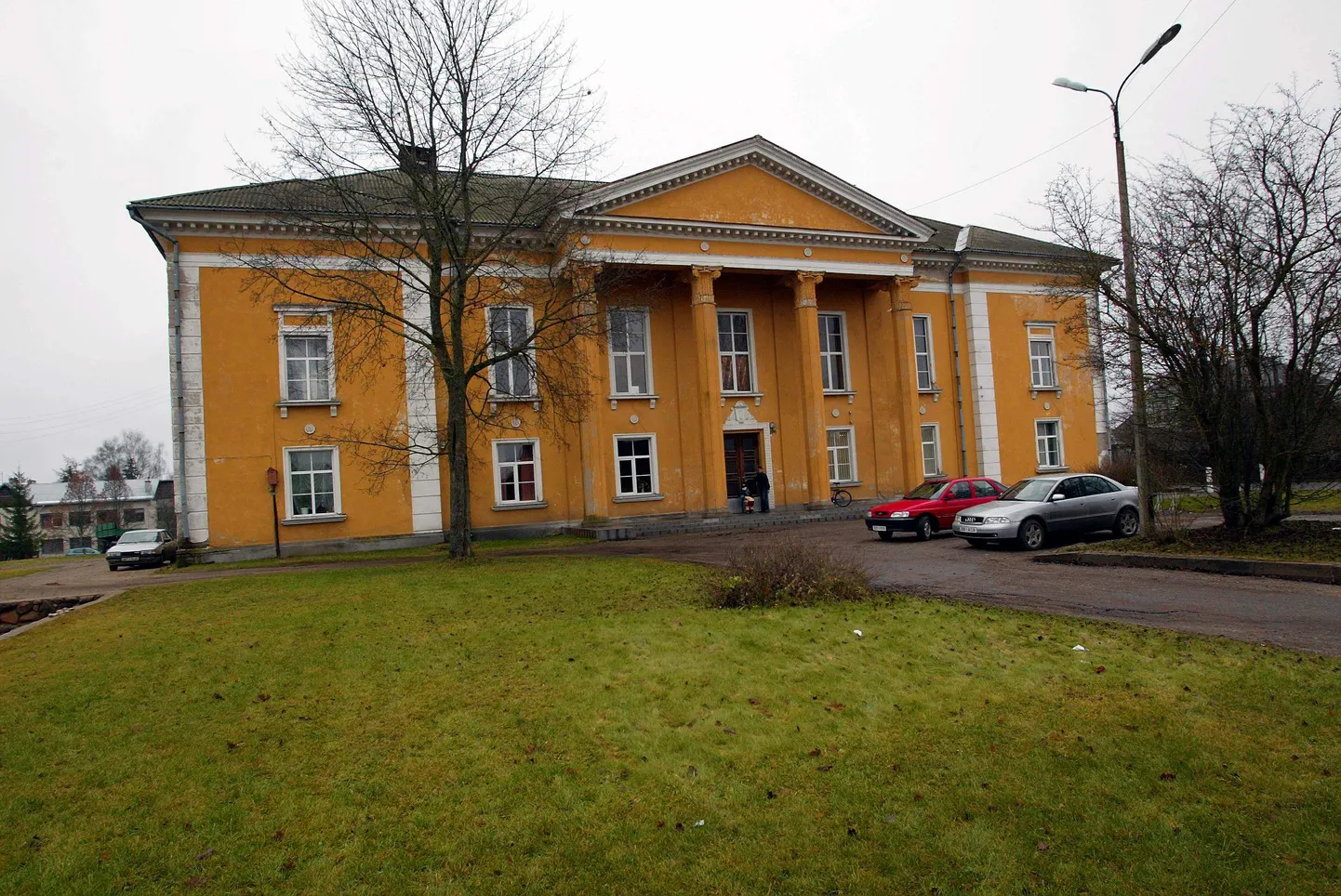 Abja kultuurimajas asuv raamatukogu ja seal tegutsev avalik internetipunkt on augustis avatud kella kümnest hommikul kella kümneni õhtul.