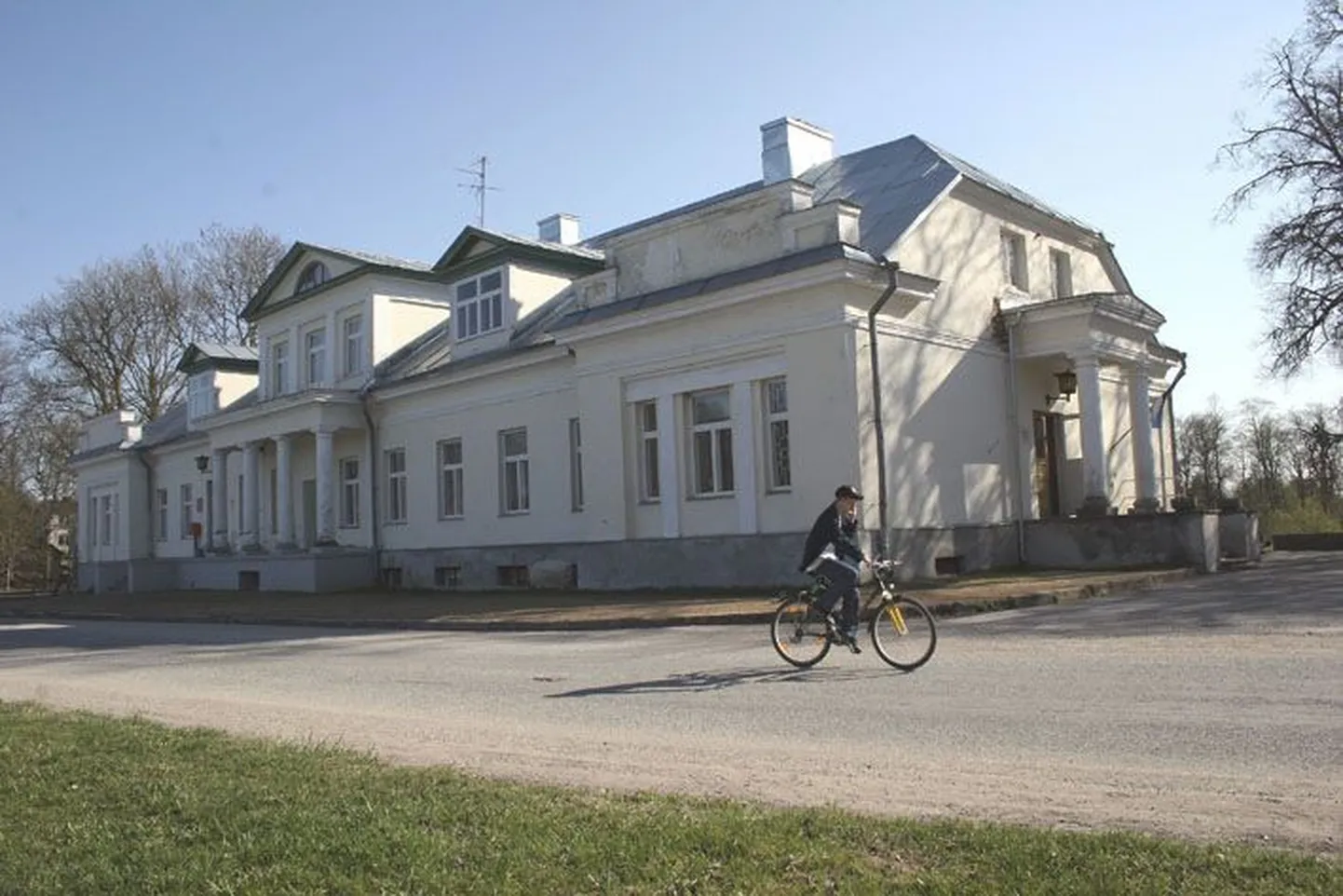 Vohnja mõisa klassitsistlik peahoone on ehitatud pea sajand pärast Jaani vägitegusid.