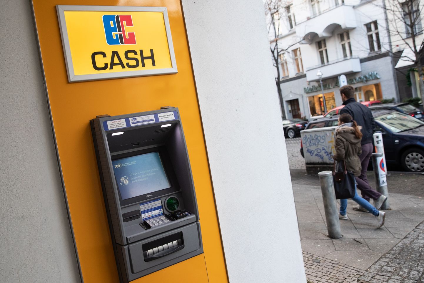 Sularahaautomaat Berliinis. Rahakullerid alustasid täna Saksamaal streiki ning on oht, et pangaautomaadid jäävad tühjaks.