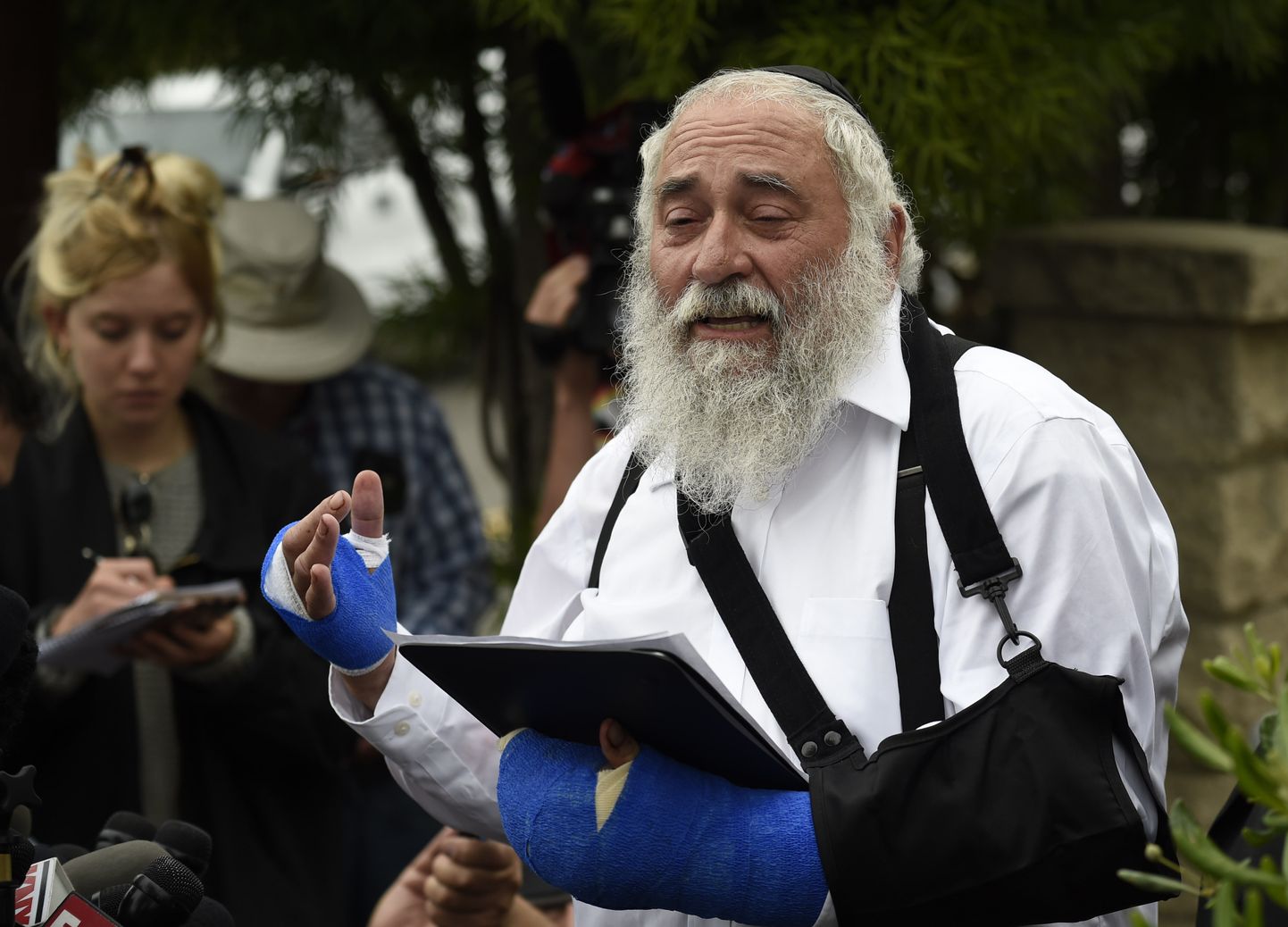 California tulistamises haavata saanud rabi Yisroel Goldstein.