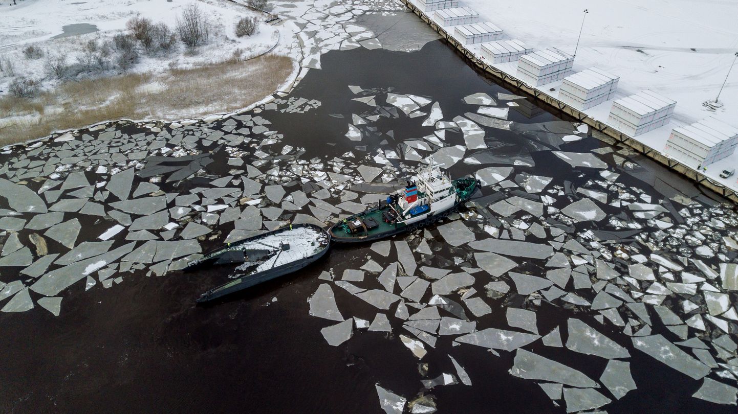Jaanuari lõpus Pärnusse jõudnud jäälõhkuja EVA-316 tehnilise rikke kõrvaldamine võtab veel mõne päeva ja arvatavasti saab laev töökorda selle nädala esimesel poolel.