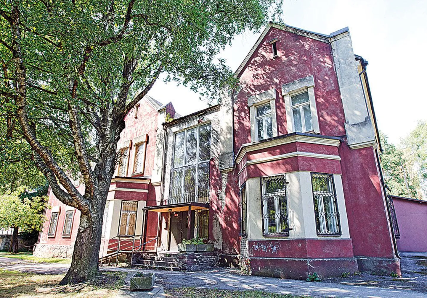 Tallinnas aadressil Kopli 79 asuva maja signalisatsioon saadi lõpuks vaikima ümberkaudsete elanike jõumeetodite abil.