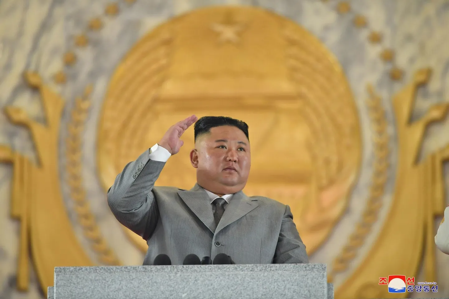 Kim Jong-un üle-eelmisel nädalal Korea Töölispartei 75. aastapäeva paraadil.