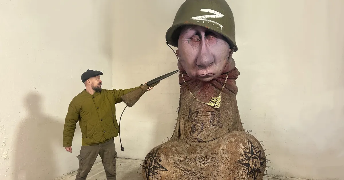 В Литве появилась скульптура Путина в виде полового органа