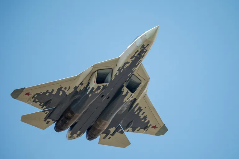 Su-57 hävitaja Moskva kohal.