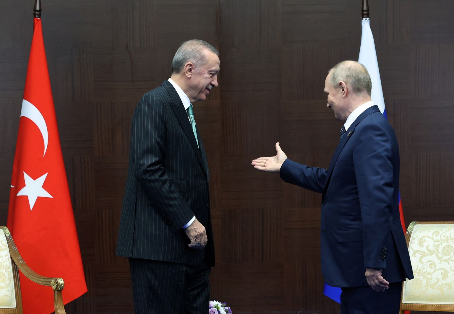 Türgi president Tayyip Erdogan (vasakul) ja Vene president Vladimir Putin (paremal) Astanas, Kasakhstanis, 13. oktoobril, 2022.