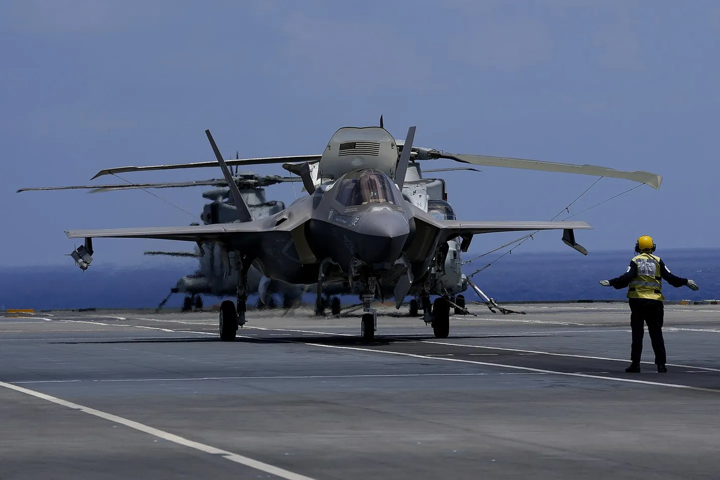 Hävitajad F-35 saabusid Saaremaa kohale 1500 kilomeetri kaugusel Põhjamerel seilavalt lennukikandjalt HMS Queen Elizabeth.