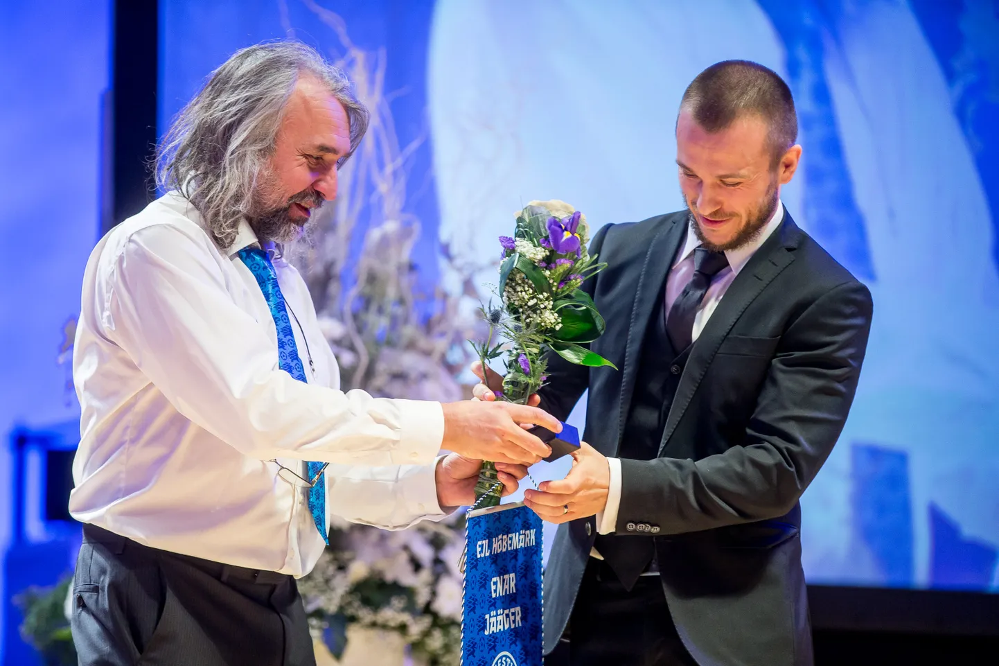 Enar Jääger (paremal) ja Eesti Jalgpalli Liidu president Aivar Pohlak.