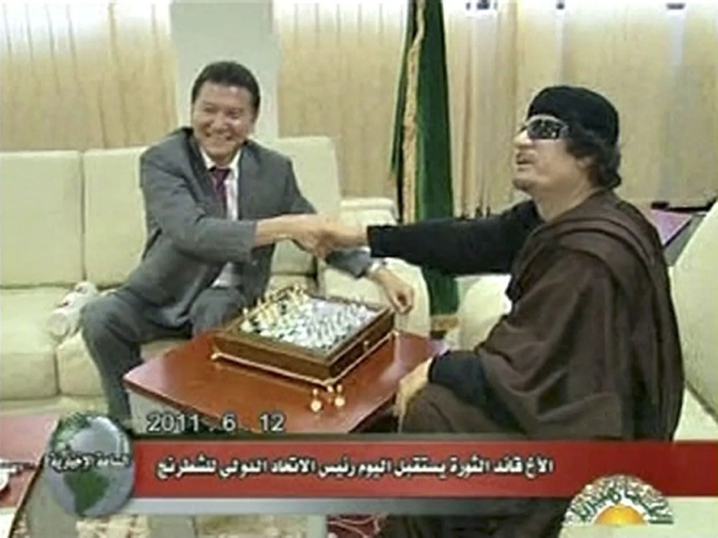 NATO õhurünnakute vaheajal mängis Gaddafi FIDE presidendi Kirsan Iljumžinoviga malet.