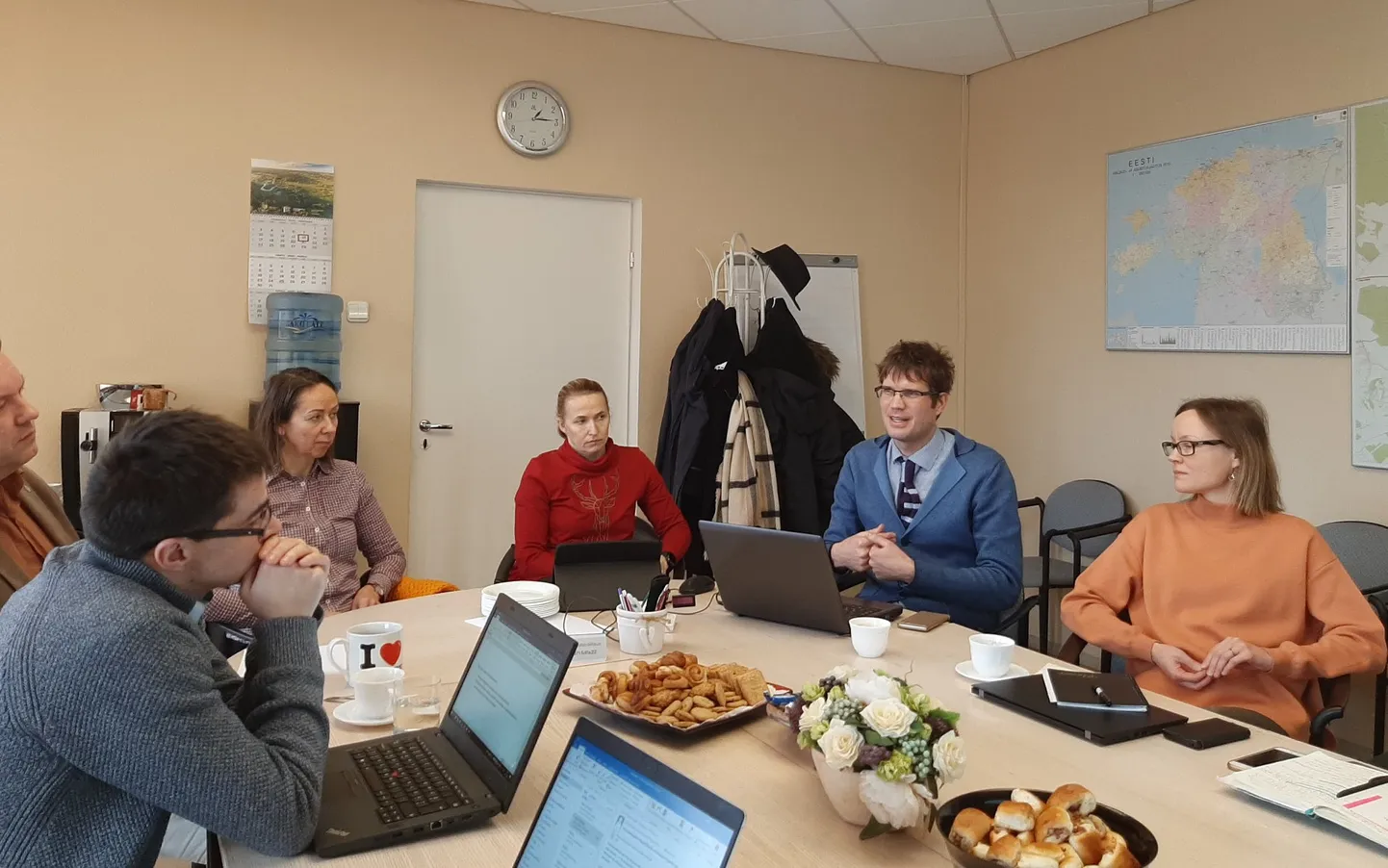 Valgas kogunesid reedel rahandusministeeriumi ja muinsuskaitseameti esindajad, et otsida lahendusi muinsuskaitseala hoonete tühjenemisele.