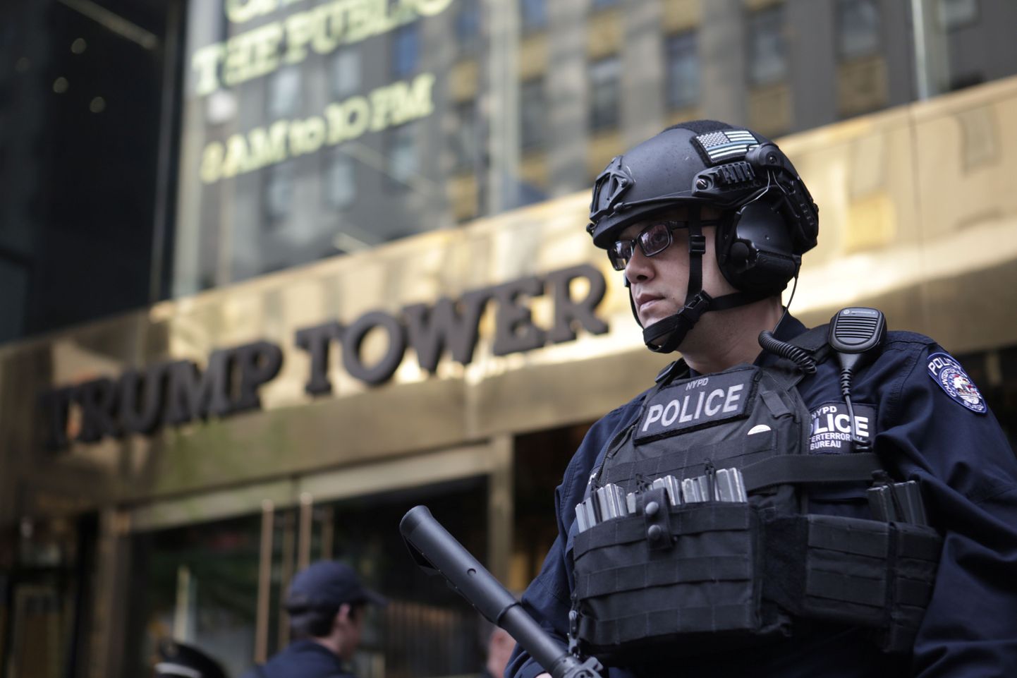 Politseivalve Trump Toweri ees.