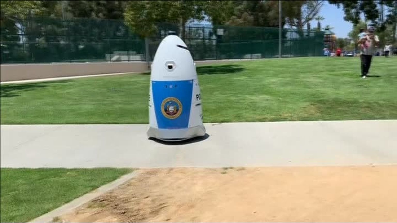 HP Robocop Huntington Parki tänavaid patrullimas