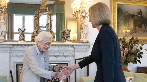MIDA RÄÄKIS ELIZABETH? ⟩ Briti ekspeaminister rikkus memuaaridega olulist kuninglikku reeglit