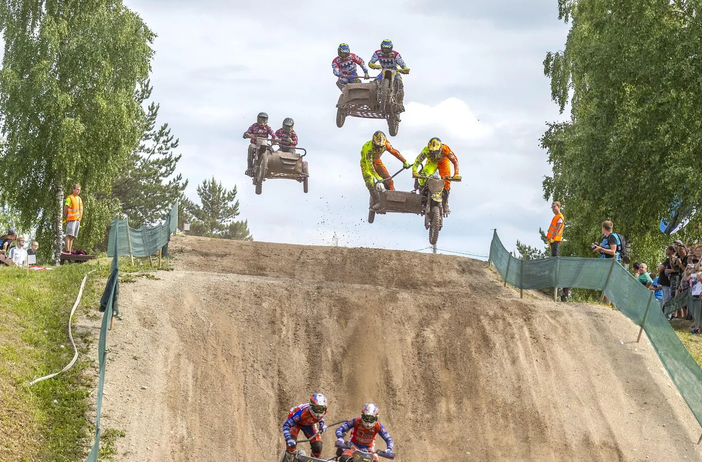 Kiviõli Motofestivalil näeb tsiklite imelise lende