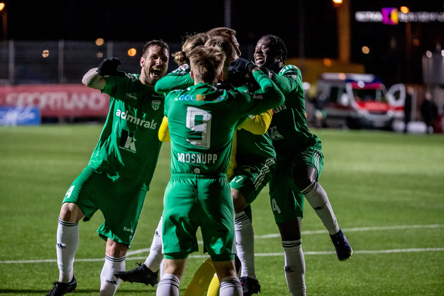 FCI Levadia mängijad tähistamas.