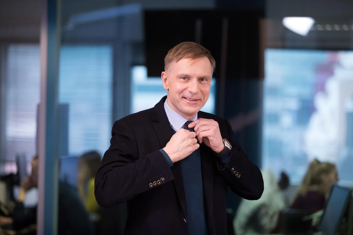 Riigikogu liige Eerik-Niiles Kross (RE) ise nimetab oma eelnõu tuumaks seda, et selle rakendumine tunnistaks sünnijärgseteks kodanikeks ka need isikud, kes olid sunnitud Eesti kodakondsusest loobuma Molotovi-Ribbentropi pakti tõttu.