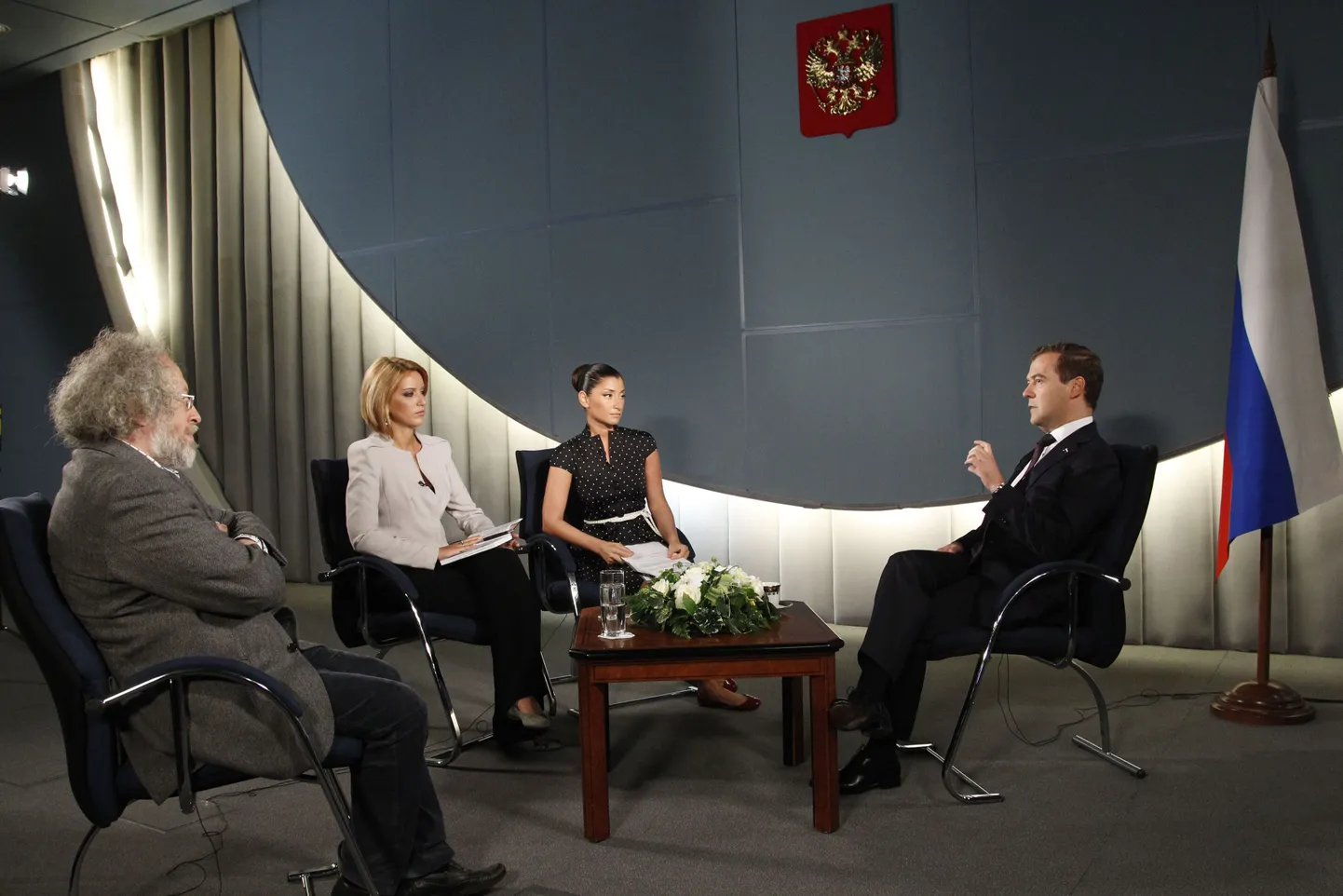 Venemaa president andis intervjuu Vene raadiokanali Ehho Moskvõ, kremlimeelse ingliskeelse väljaande Russia Today ning Gruusia telekanali PIK-TV ajakirjanikele.