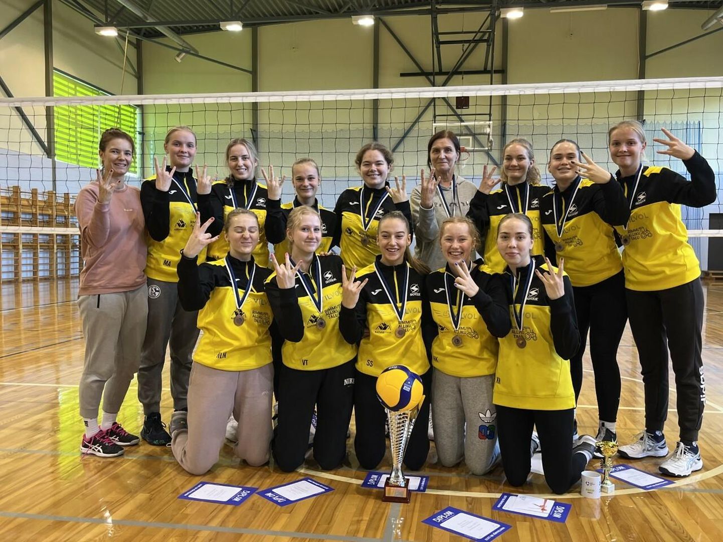 Viljandi Spordikooli/VilVoli võistkond sai nädalavahetusel Viljandis U20 neidude Eesti karikavõistluste esimesel finaalturniiril pronksi.