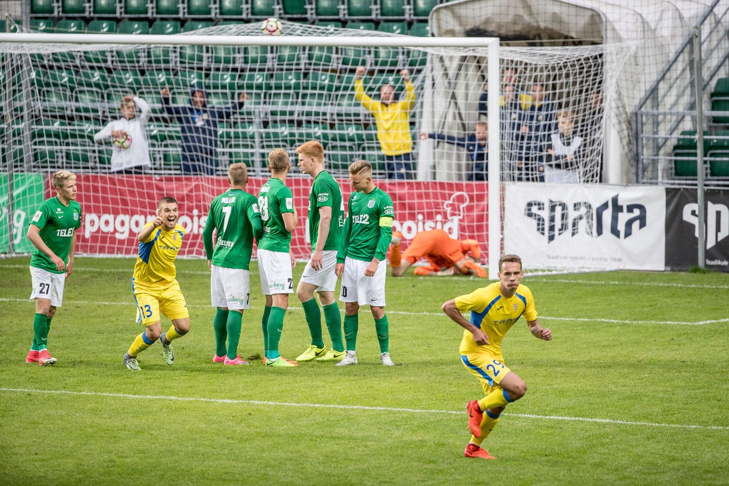 Kümnekordne Eesti meister FC Flora langes eurosarjas esimesel tõkkel, kui Euroopa liiga esimeses eelringis kaotati Sloveenia klubile Domžale kahe mängu kokkuvõttes 2:5. Domžale jõudis play-off'i, kus ollakse vastamisi Prantsusmaa tippklubiga Marseille Olympique.