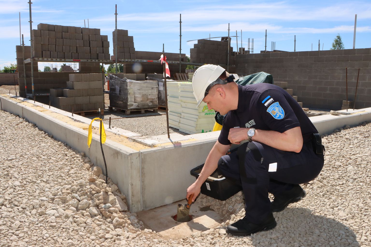 В Кохтла-Ярве 17 июня заложили краеугольный камень в основание будущего нового дома для полиции и спасателей.