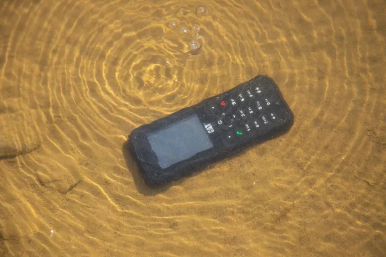 Madalas vees peab telefon vastu pool tundi.