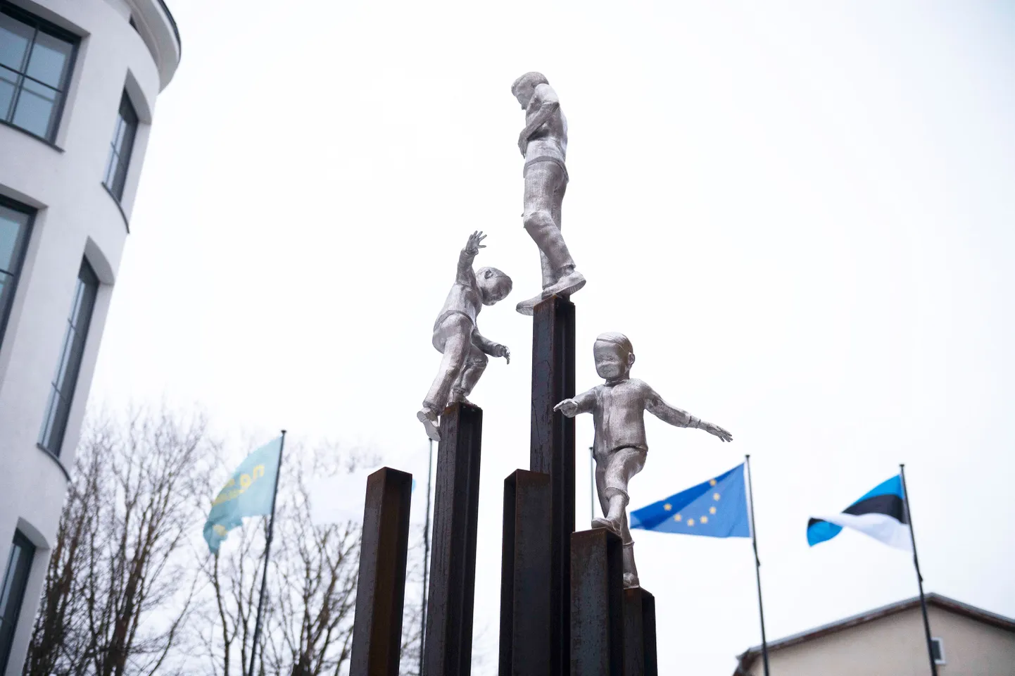 Narva Eesti gümnaasiumi uus kunstiteos.