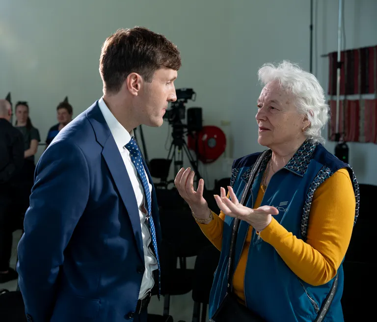 Postimehe Eurodebatt 2024: Pärnu. Martin Helme vestleb pealtvaatajaga.