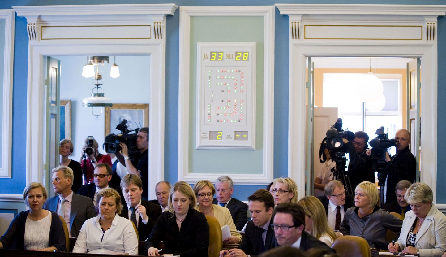 Islandi parlament pärast euroliiduga liitumiskõneluste üle läbi viidud hääletust.