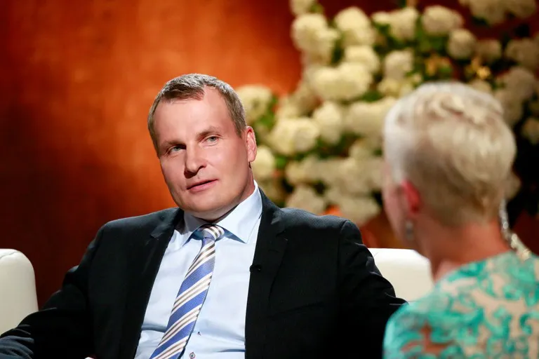 Evelin Ilvese jutukaaslasteks on inimesed, kes on läbi elanud lahutuse. Evelini esimene abikaasa oli Karli Lambot.