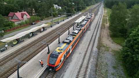 GALERII ⟩ Elroni uus rong alustas katsesõite Eesti raudteedel