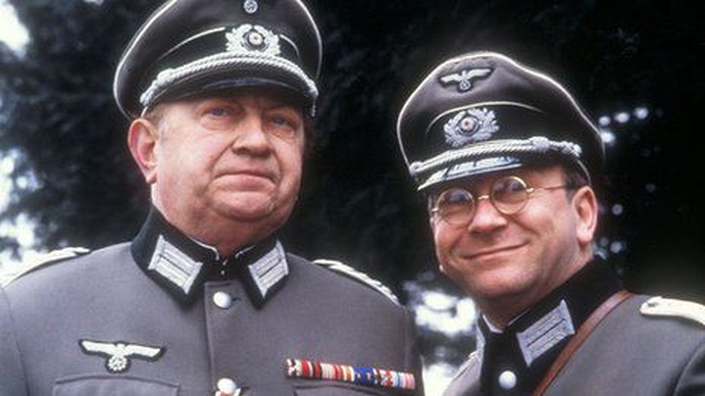 Richard Marner (kolonel Von Strohm) ja Sam Kelly (kapten Hans Geering)