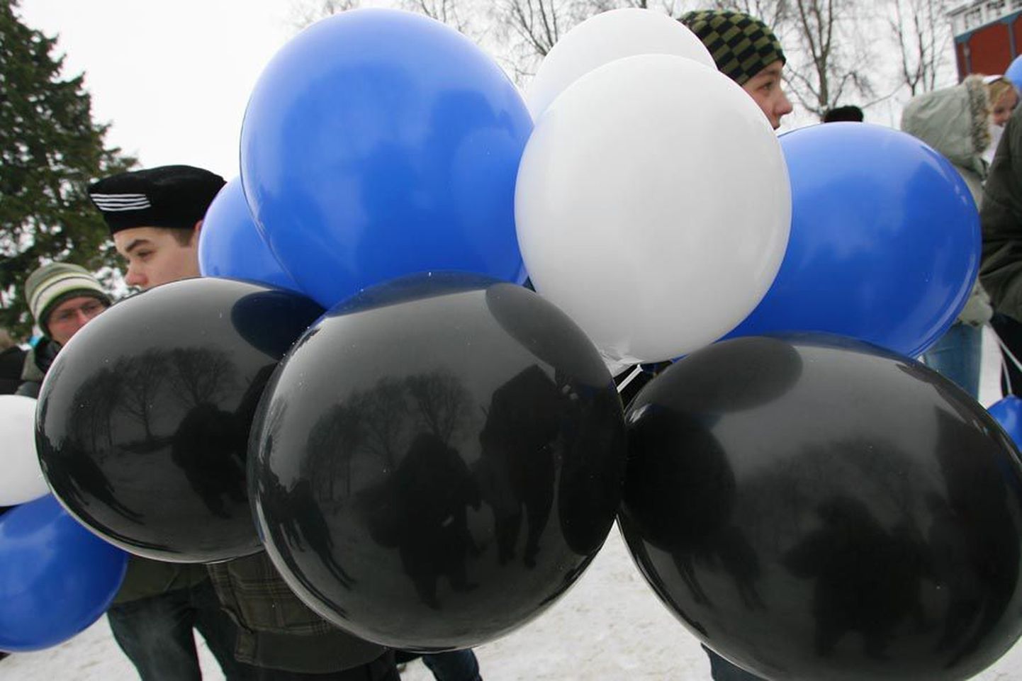 Eesti sünnipäeva tähistamiseks korraldatakse Viljandis tavapäraselt hulgaliselt üritusi. Mälestatakse Vabadussõjas langenuid, rivistutakse kohtumaja ette ning vaadatakse kontserti.