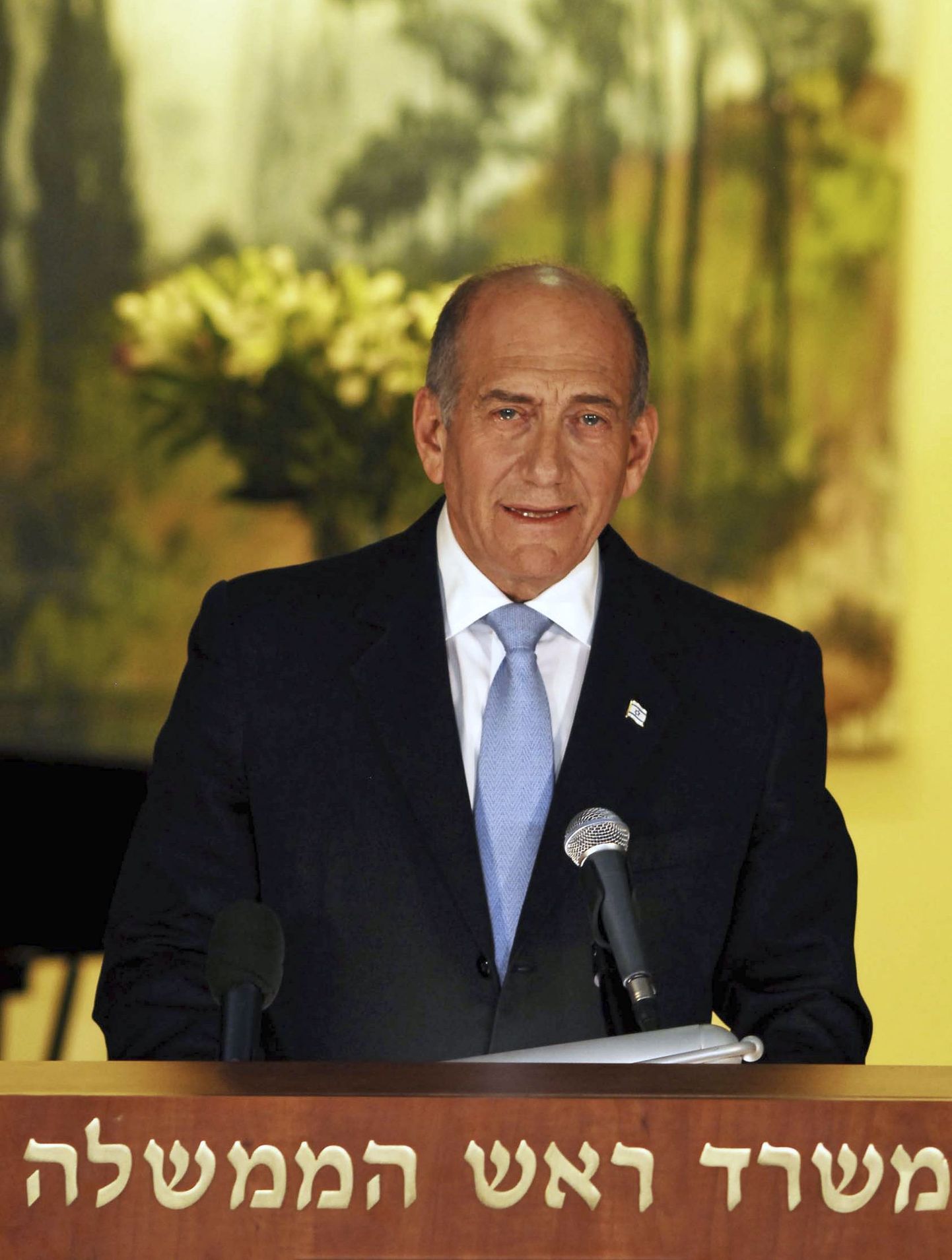 Iisraeli peaminister Ehud Olmert lubas septembris tagasi astuda.