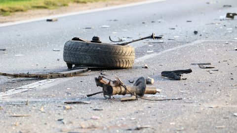 Autoavārijā Lietuvā gājis bojā Latvijas pilsonis, kurš, iespējams, pārvadājis migrantus