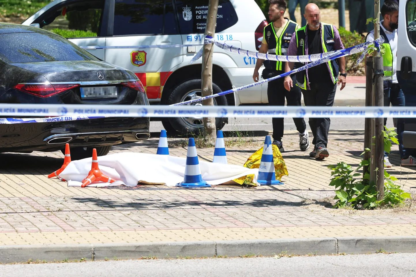 Madridis eelmisel nädalal maha lastud Andri Portnovi surnukeha tänaval lina all.