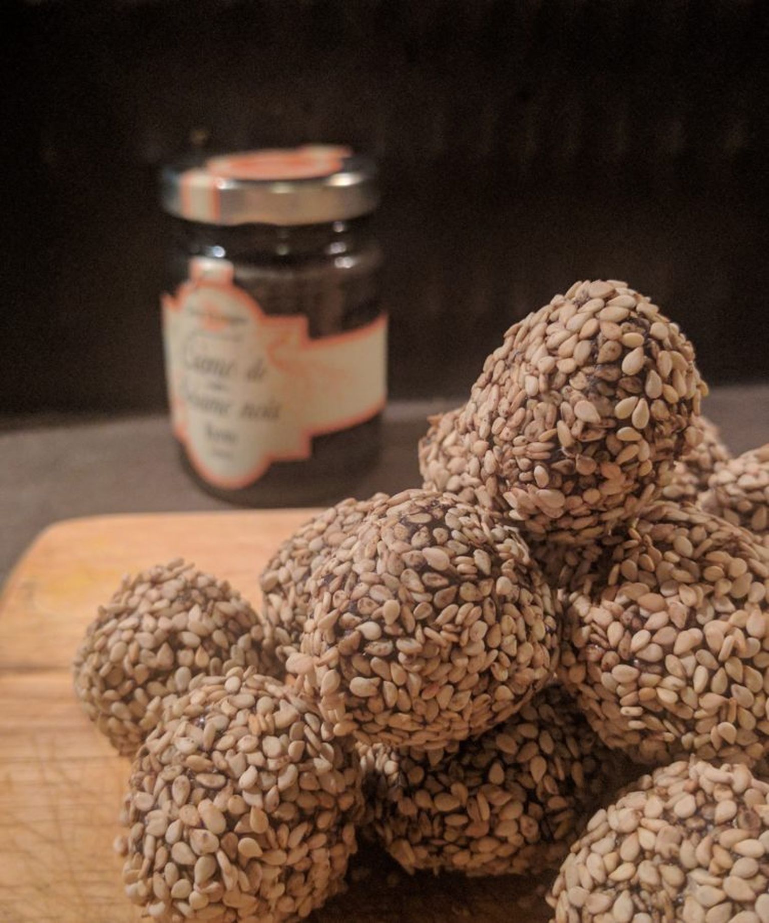 Seesamikommid.