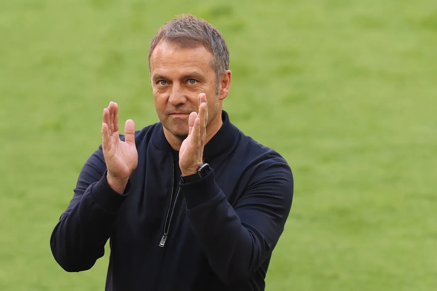 Hans-Dieter Flick võtab Joachim Löwilt teatepulga üle.