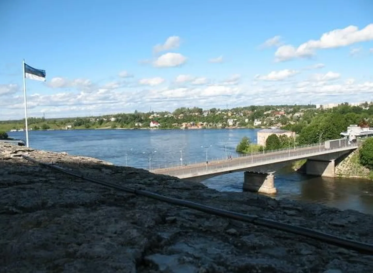 Vaade piirisillale Narva jõel.