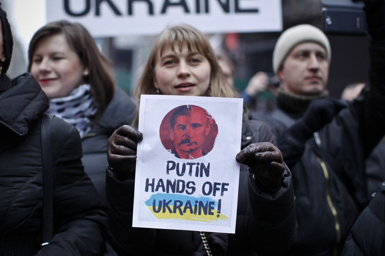Krimmi annekteerimise vastu protesteerijad: Putin käed eemale Ukrainast