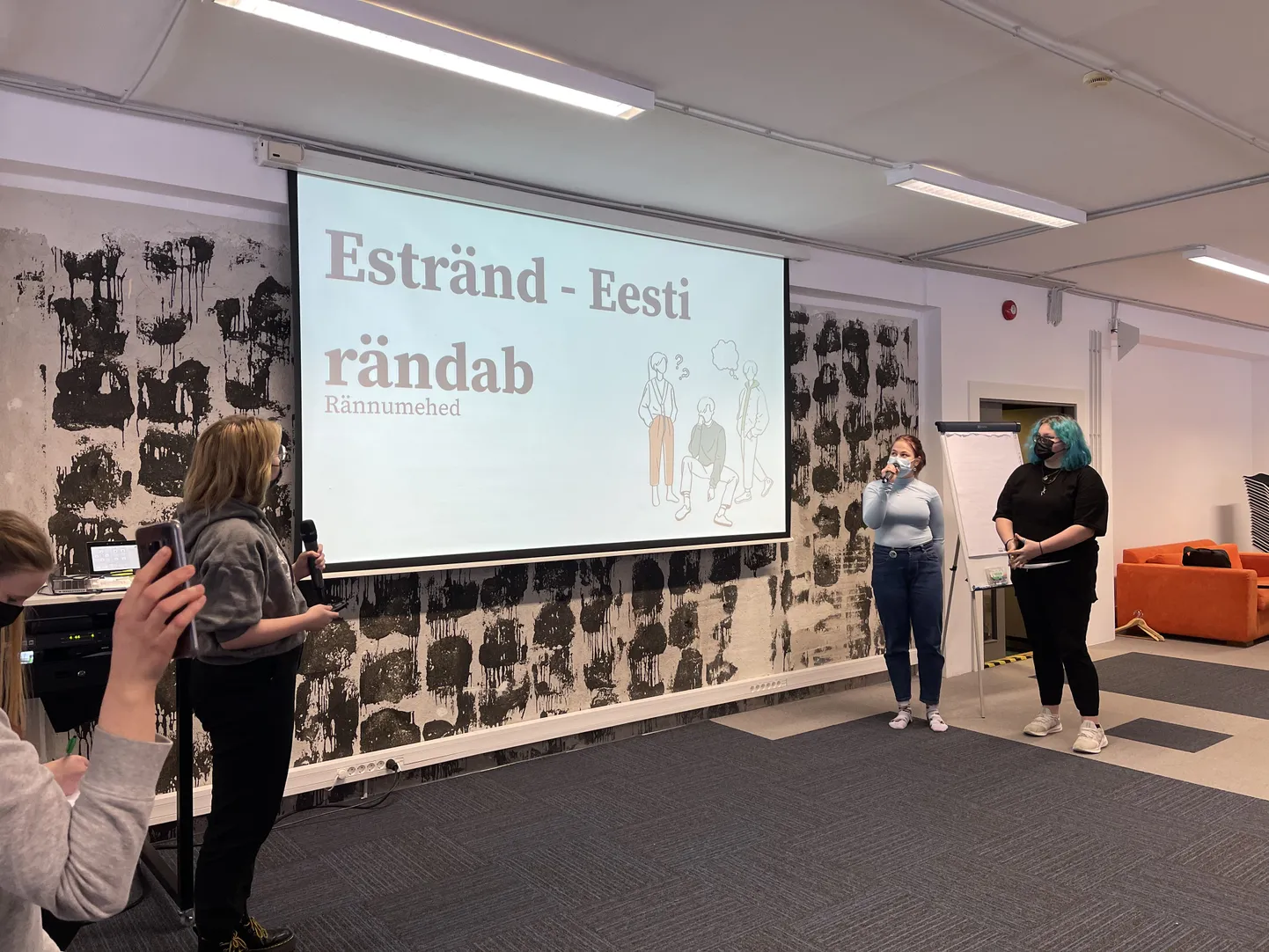 Võnnu võistkond Rännumehed esitleb oma ideed.