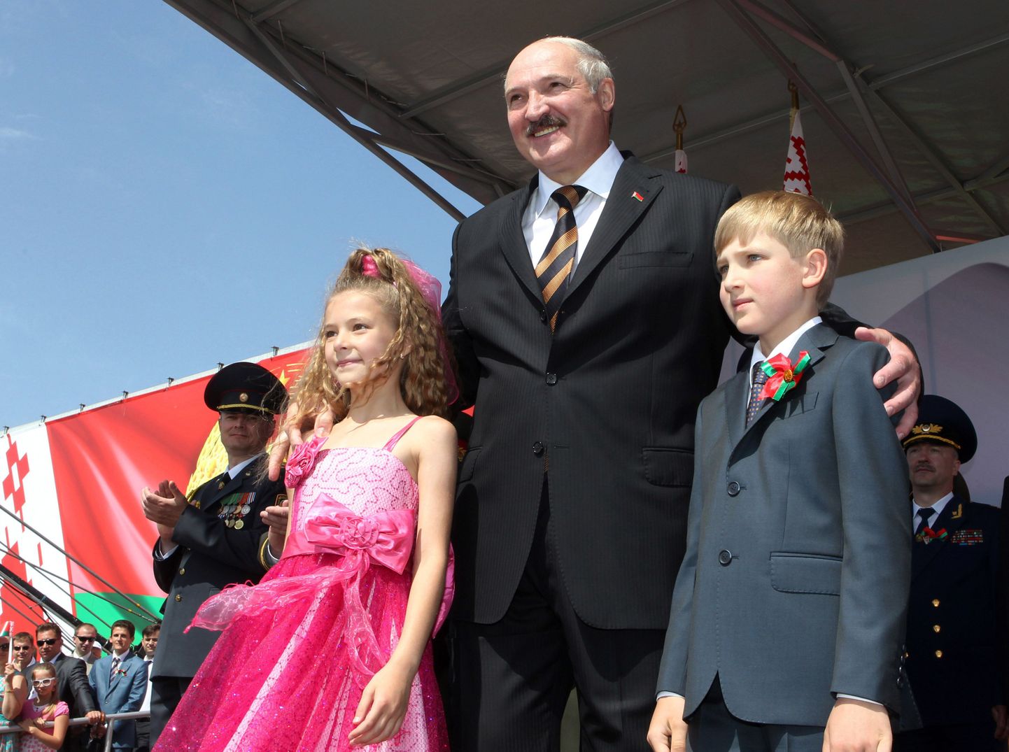 Valgevene president Aleksandr Lukašenka koos lastega