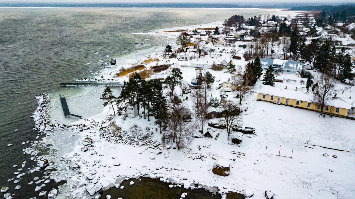 Käsmus ei ole praegu tänapäevast sadamat, kuid väiksemad alused saavad seal siiski randuda.