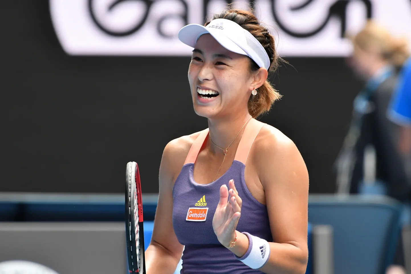 Hiina naistennisist Qiang Wang sai täna sportlaskarjääri ühe suurima võidu ja enam pole paparatsode käest pääsu.